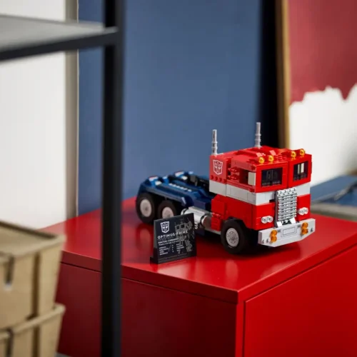 LEGO® Icons Optimus Prime - Image 3