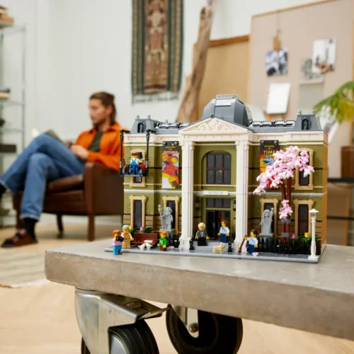 LEGO® Icons Natural History Museum - Image 5