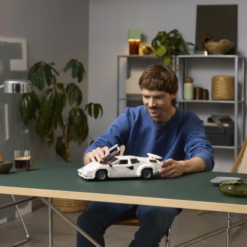 LEGO® Icons Lamborghini Countach 5000 Quattrovalvole - Image 3