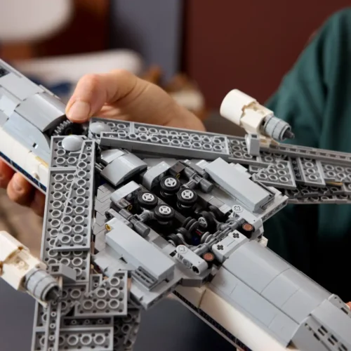 LEGO® Icons Shuttle Carrier Aircraft - Image 4