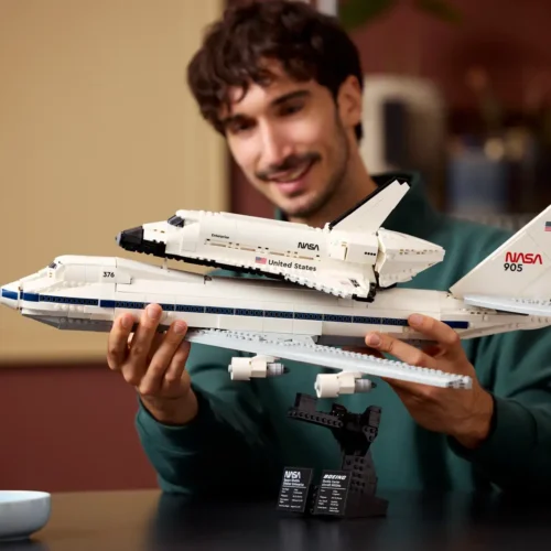 LEGO® Icons Shuttle Carrier Aircraft - Image 7