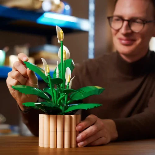 LEGO® Botanicals Peace Lily - Image 4