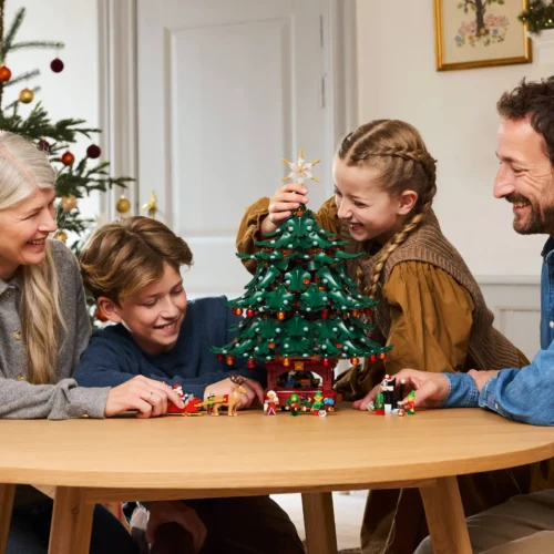 LEGO® Icons Family Christmas Tree - Image 7