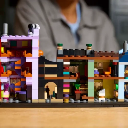 LEGO® Harry Potter™ Diagon Alley™ Wizarding Shops - Image 5