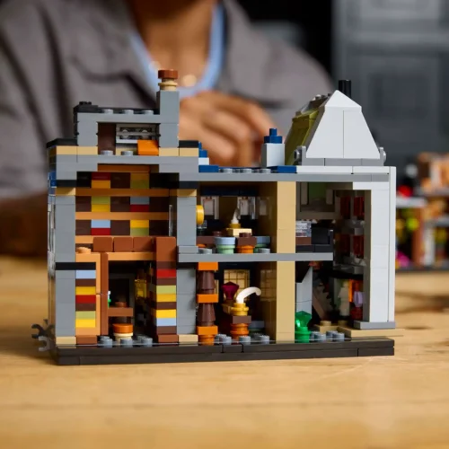 LEGO® Harry Potter™ Diagon Alley™ Wizarding Shops - Image 4