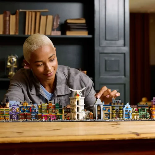 LEGO® Harry Potter™ Diagon Alley™ Wizarding Shops - Image 6