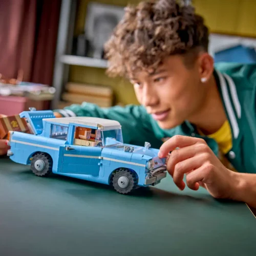 LEGO® Harry Potter™ Enchanted Flying Ford Anglia™ - Image 4